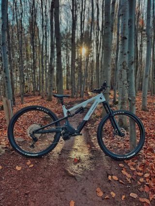 🍁 ROCKY MOUNTAIN INSTINCT POWERPLAY SL - e-MTB, ktorý ti zaručí jazdu bez kompromisov. 🚵‍♂️💨 🚲 karbónový rám SMOOTHWALL ⚙️...